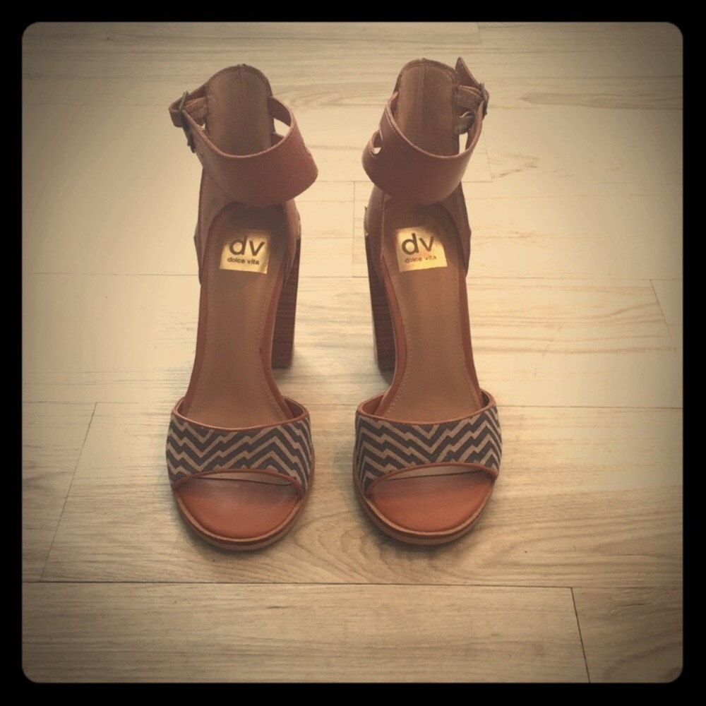 NWOT Dolce Vita Charcoal and Caramel Pumps